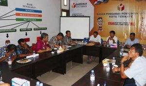 Bawaslu Ternate rapat