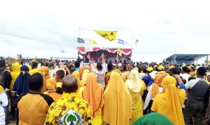 Pasangan ubaid Anjas saat berkampanye di Desa Bicoli Maba Selatan