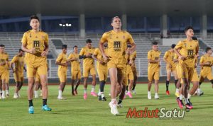Tim Malut United saat menjalani official training jelang laga kontra Persela Sabtu (6-1-2024) copy