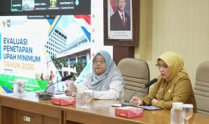 Kemendagri Evaluasi UMP